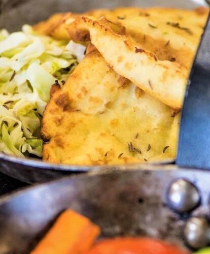 Un piatto al forno con crauti
