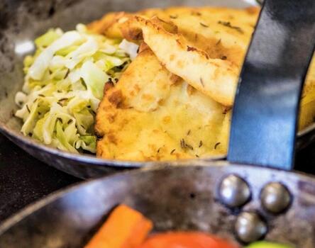 Un piatto al forno con crauti