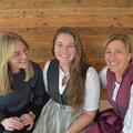 Zu sehen sind die Gastgeberinnen Carmen, Anna und Agnes vom Bike-Hotel Innerhofer in Gais im Pustertal.