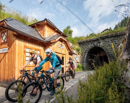 gro-den-bahntrasse-radweg