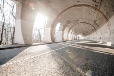 rennradfahren-im-tunnel