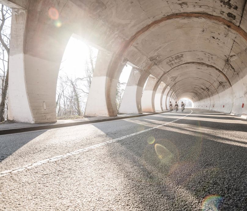 rennradfahren-im-tunnel