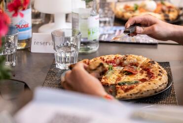 Eine Pizza Napoletana