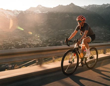 sonnenuntergang-rennrad-su-dtirol