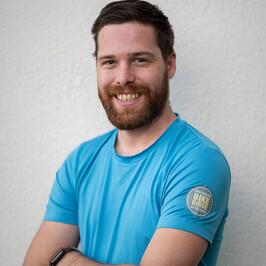 Daniel, the host of Hotel Piccolo, is shown.