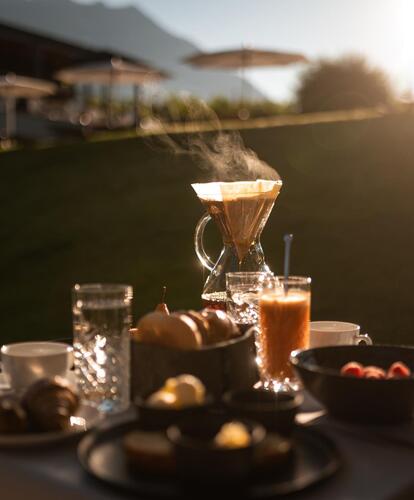 set breakfast table