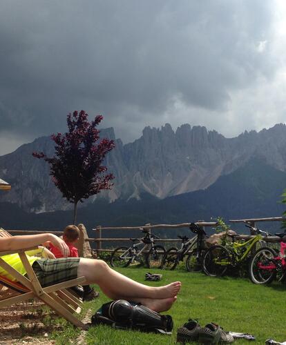 Vista sul giardino dal Bikehotel Diana