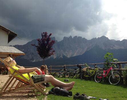 Vista sul giardino dal Bikehotel Diana