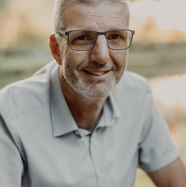 Auf dem Bild ist der Gastgeber Martin Pirhofer zu sehen.